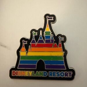 DISNEYLAND RESORT PRIDE PIN